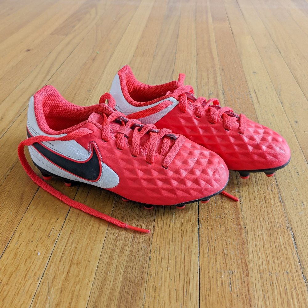 Nike Junior Tiempo Legend 8 Club MG Kids Soccer Cleats, Bright Red/Pink Sz 11C